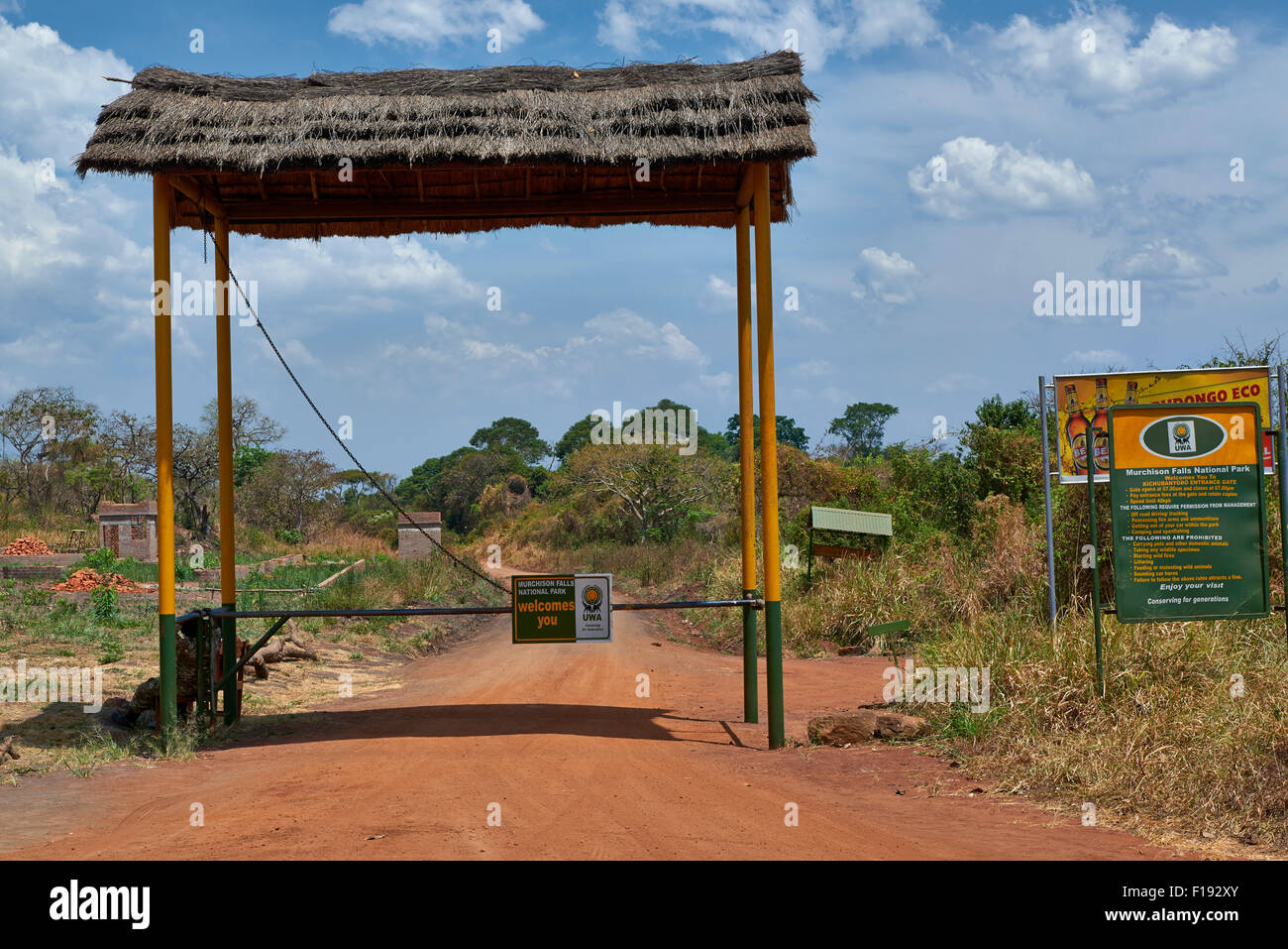 Zeichen und Tor zum Murchison Falls National Park, Uganda, Afrika Stockfoto