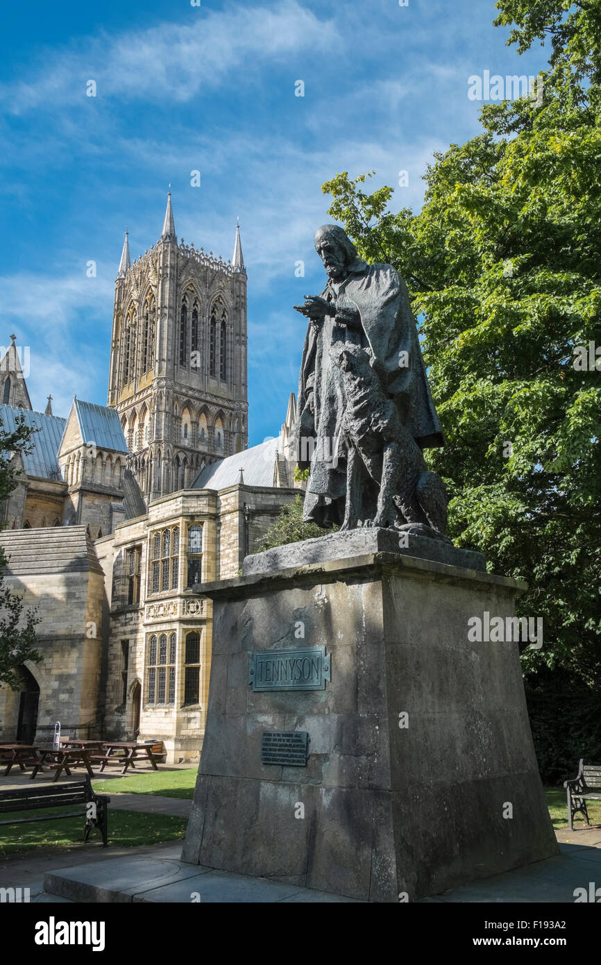 Alfred Lord Tennyson-Denkmal und Lincoln Kathedrale, Kathedrale Green, Lincoln, Lincolnshire, England UK Stockfoto