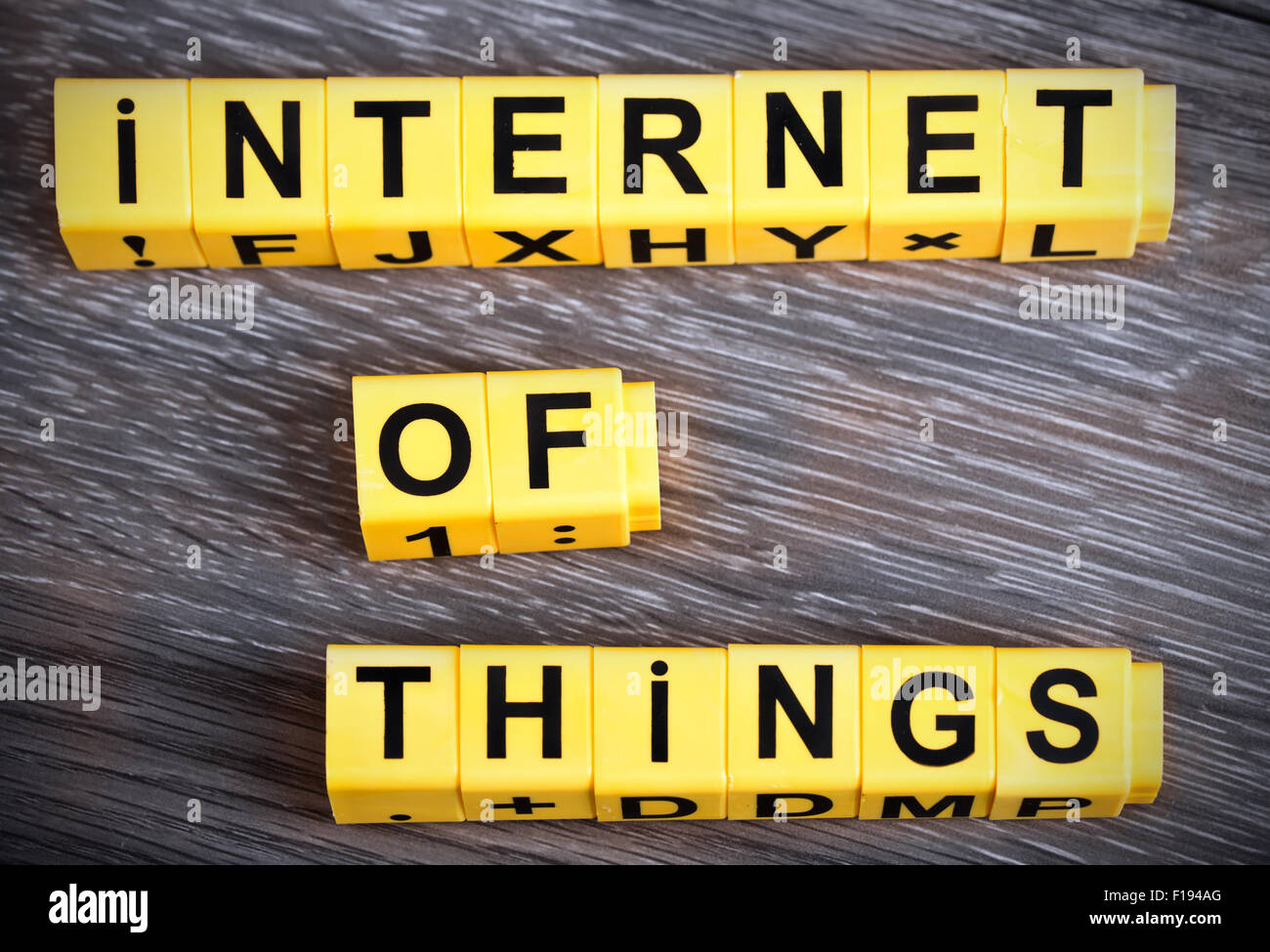 Internet der Dinge Zeichen auf Holz Hintergrund Stockfoto