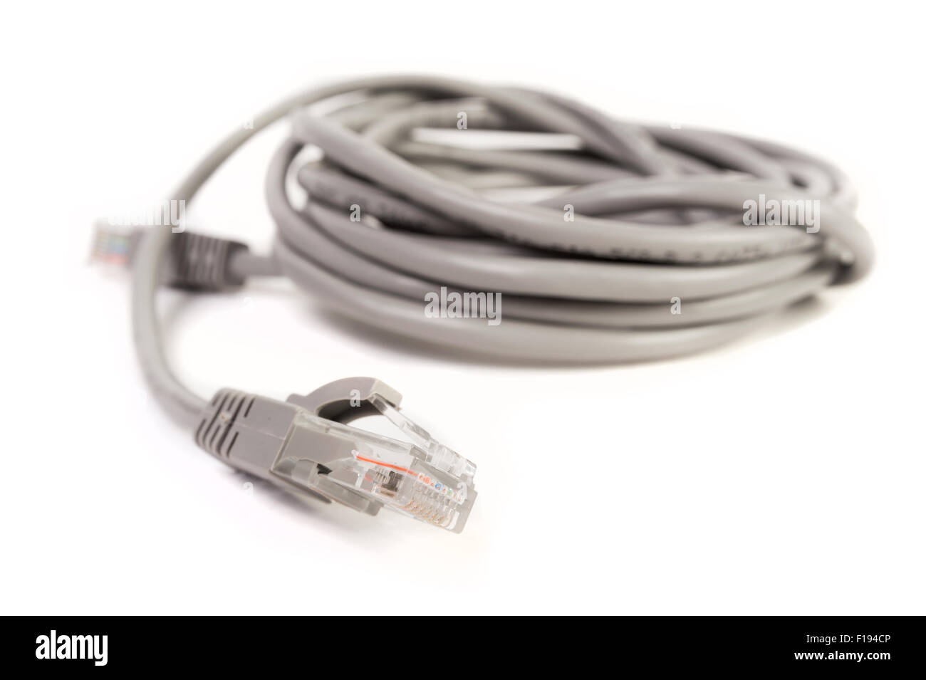 LAN-Kabel / Kabel, CAT5E RJ45-Kopf für den Computer Netzwerk Anschluss isoliert auf weißem Hintergrund Stockfoto