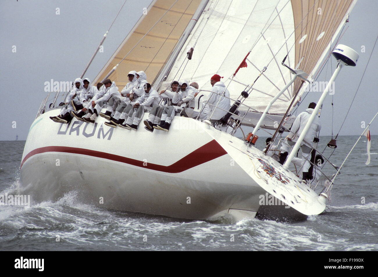 AJAXNETPHOTO. 1985. SOLENT, ENGLAND. MAXI-SERIE - SIMON LE BON MAXI TROMMEL AUS COWES. YACHT IST EIN WHITBREAD RENNEN EINTRAG. FOTO: JONATHAN EASTLAND / AJAX Stockfoto