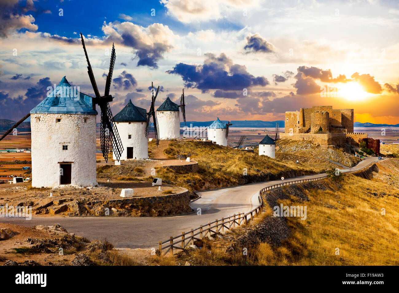 Die berühmten Windmühlen des Don Quijote in der Provinz von Toledo, Kastilien-La Mancha, Spanien Stockfoto