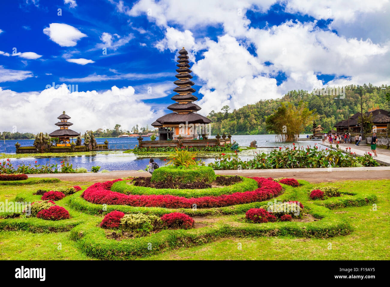 mysteriöse Tempel von Bali - berühmte Ulun Danu Bratan-See Stockfoto