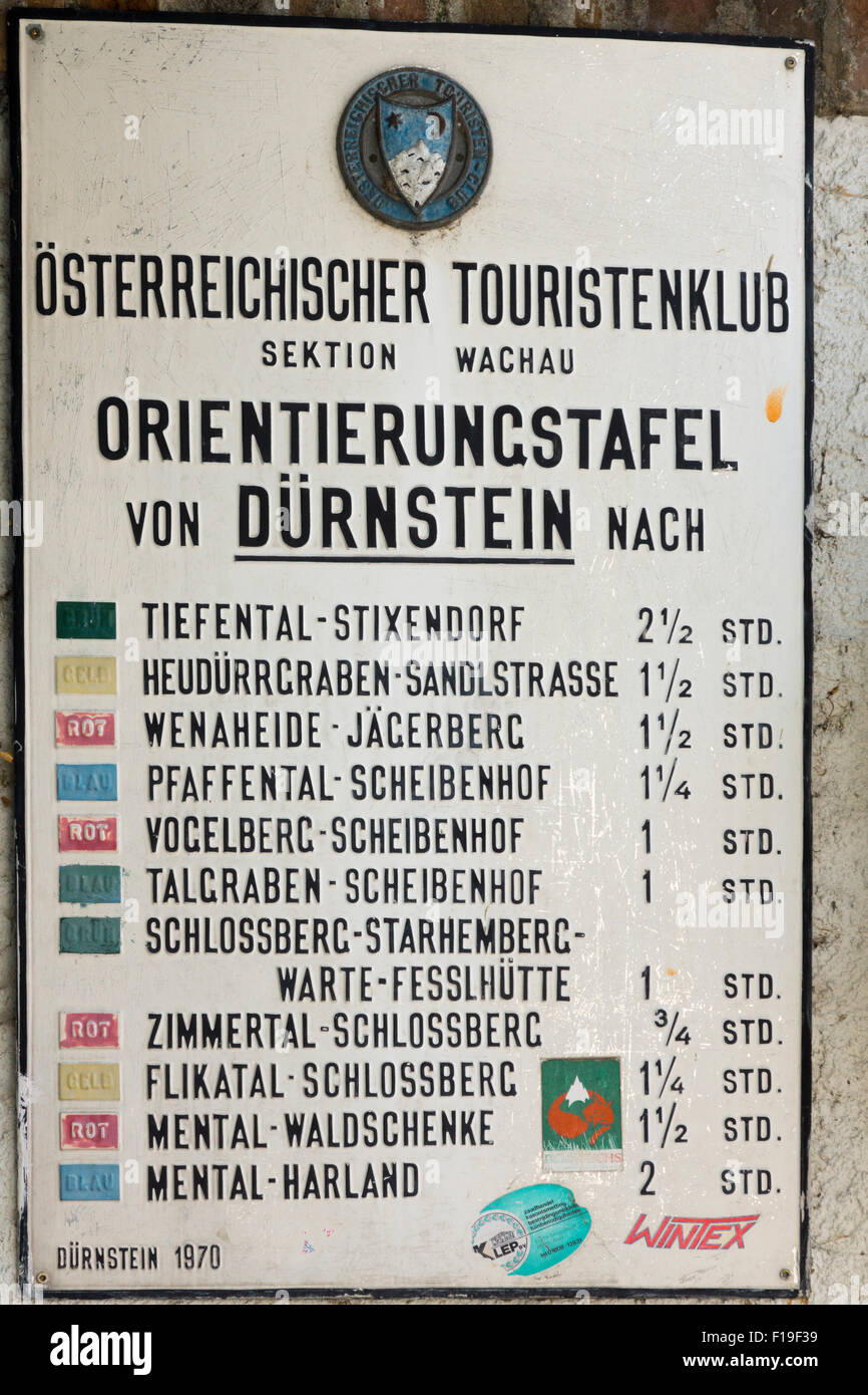 Ein österreichischer Tourist Club OL Zeichen für Wanderungen von Dürnstein in der Wochau Stockfoto