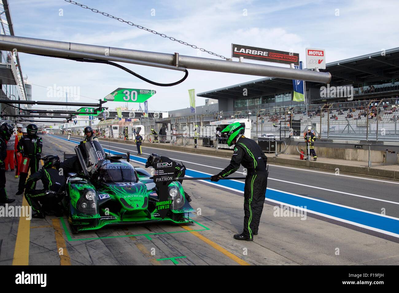 Nürburgring, Deutschland. 30. August 2015. Vierte Runde der World Endurance Championship. Ein Boxenstopp für Extreme Geschwindigkeit Motorsport Ligier JS P2 HPD LMP2 Scott Sharp, Ryan Dalziel und David Heinemeier Hansson angetrieben. Bildnachweis: Aktion Plus Sport/Alamy Live-Nachrichten Stockfoto