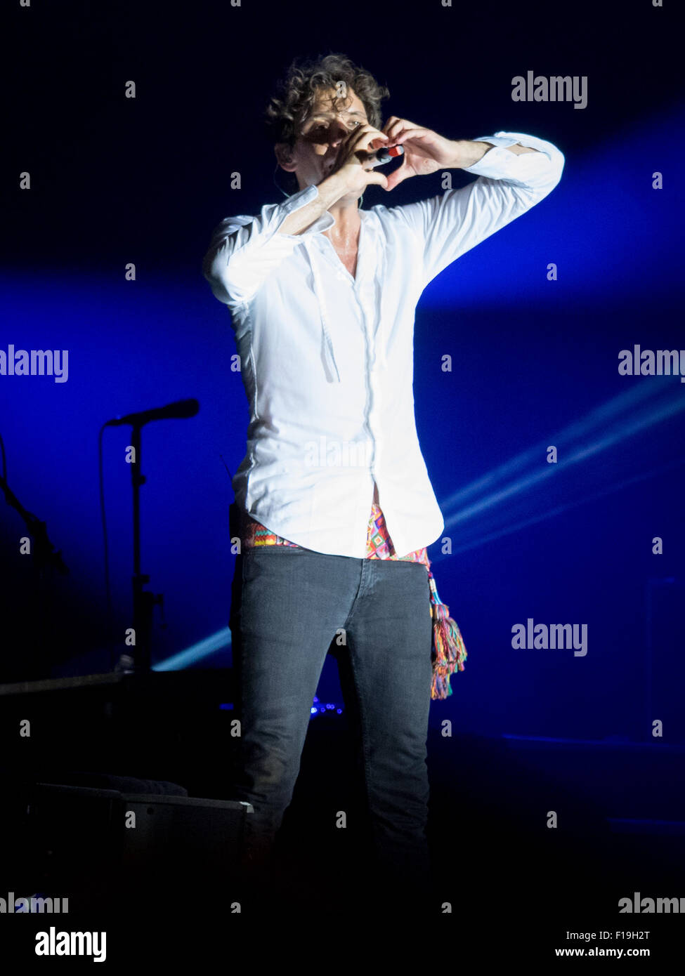 Montecarlo, Monaco, 29 August 2015 - Mika designs Herz mit dem Finger während des Konzerts Credit: edoardo nicolino/alamy leben Nachrichten Stockfoto