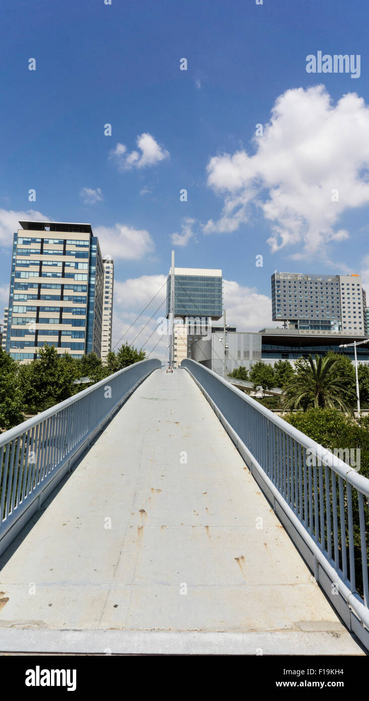 Diagonal Mar i el Front Marítim del Poblenou Viertel. Barcelona, Katalonien, Spanien. Stockfoto