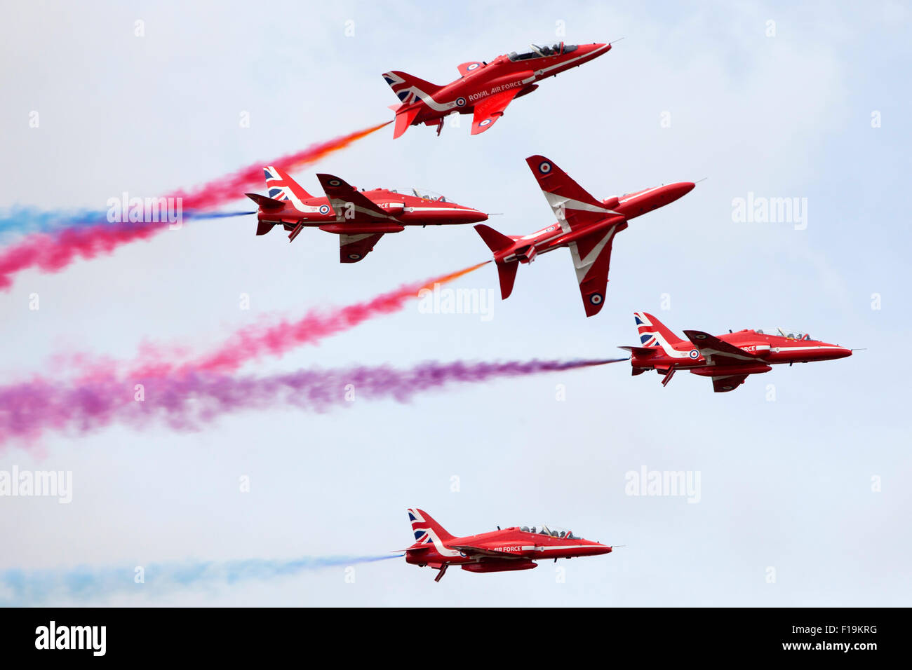 Bekannt als die Royal Air Force-Kunstflugstaffel Red Arrows Anzeigen der Kunstflug Team der Royal Air Force auf der RIAT 2015 Stockfoto