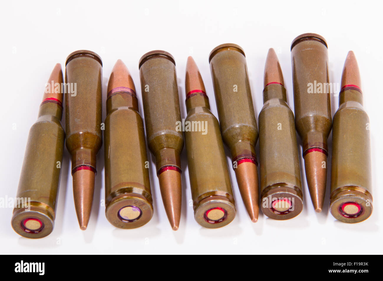 ein paar Kugeln auf einem weißen Hintergrund Munition der gezogenen Karabiner Stockfoto