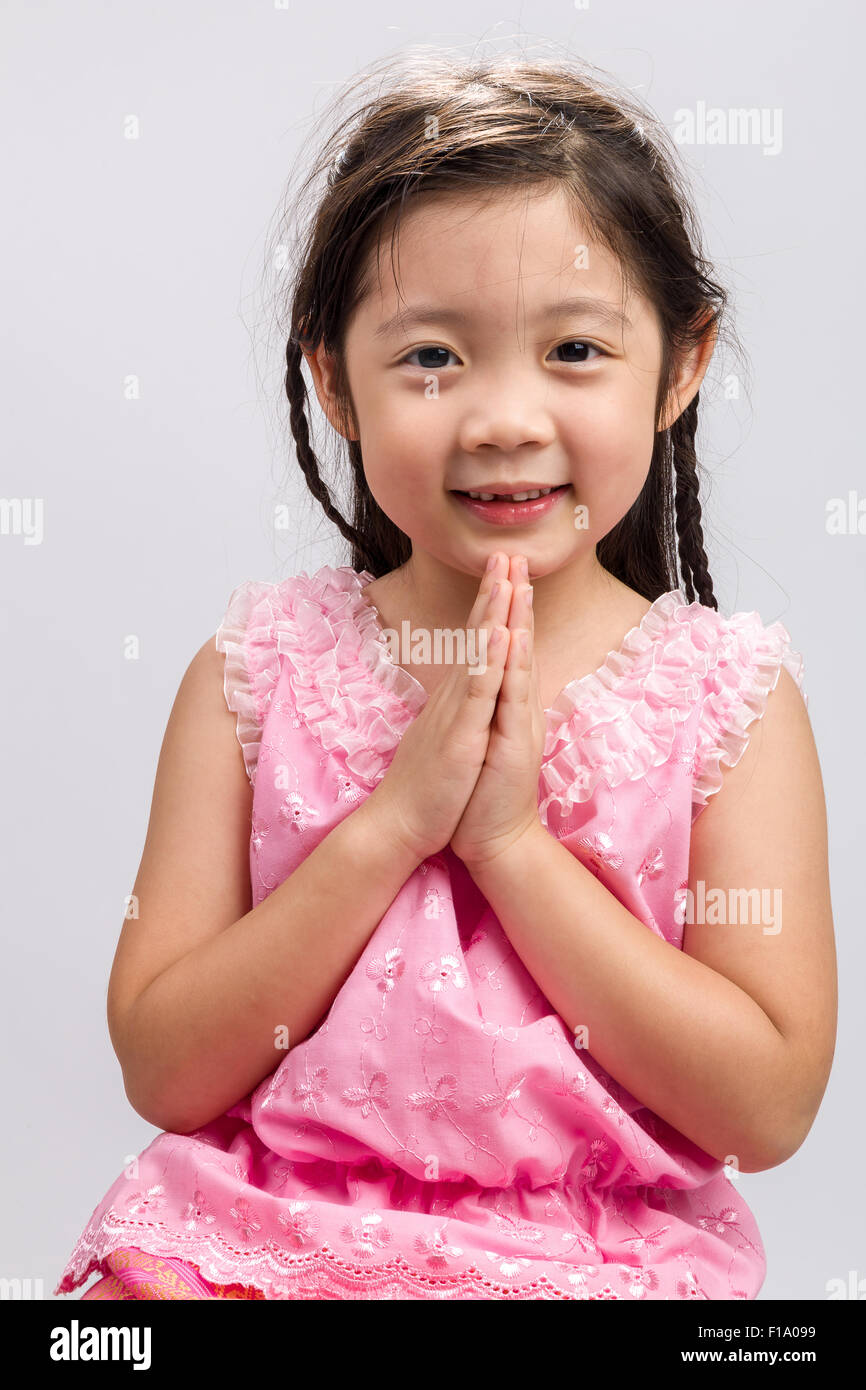 Thai Kinder im traditionellen Thai Kostüm auf weißem Hintergrund. Stockfoto