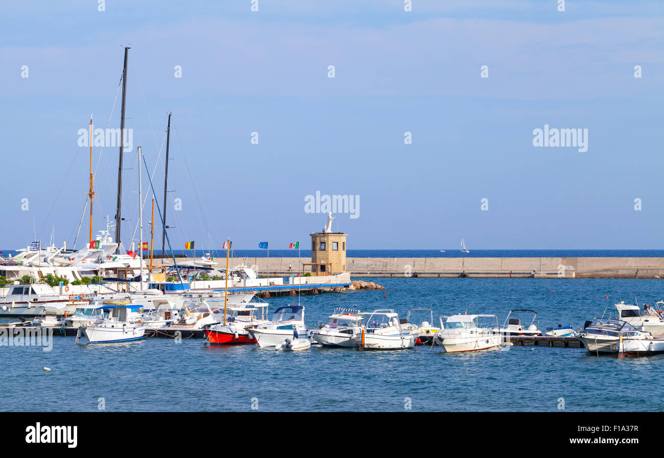 Landschaft von Casamicciola Terme Hafen, Insel Ischia, Italien Stockfoto