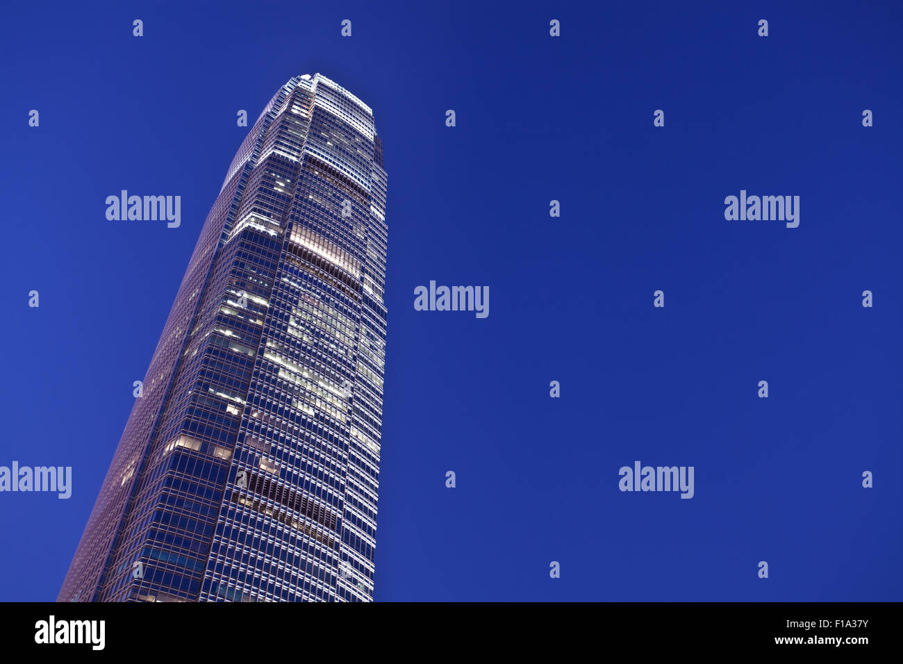 Wolkenkratzer mit Exemplar Stockfoto