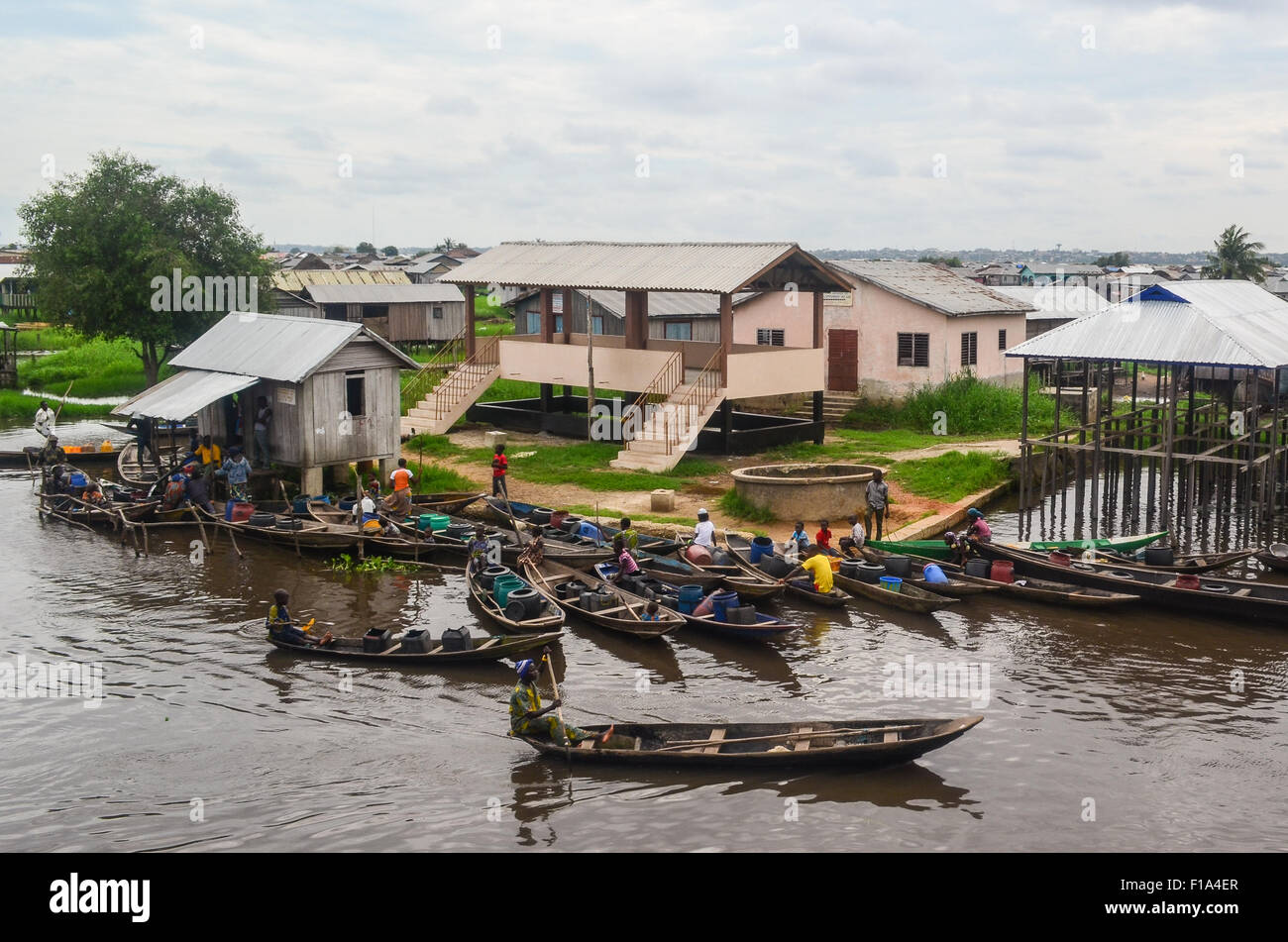 Schwimmenden Markt in Ganvié, "Venedig Afrikas", Dorf der Stelzenläufer befindet sich auf einem See in der Nähe von Cotonou in Benin Stockfoto