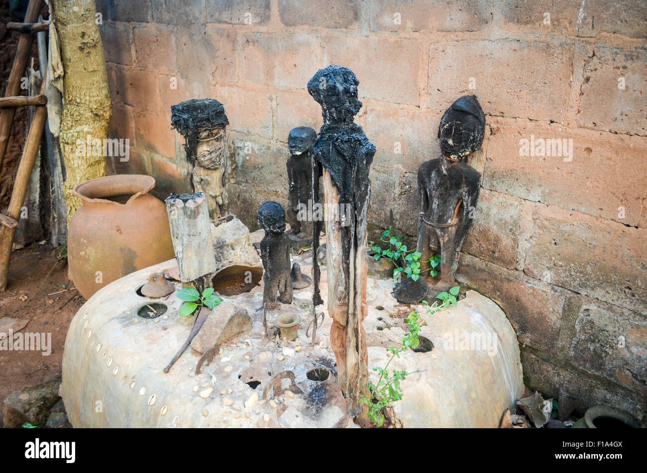 Voodoo-Statuen verwendet für Voodoo-Zeremonien in Abomey, Benin Stockfoto
