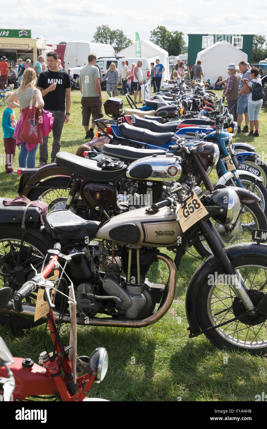 Klassische Motorräder auf öffentlich zur Schau zu Earls Barton Rallye und Land Fayre 2015 NORTHAMPTON UK Stockfoto