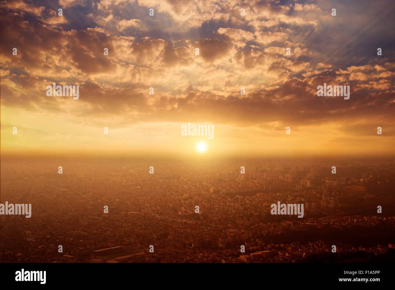 Stadtbild bei Sonnenuntergang Stockfoto
