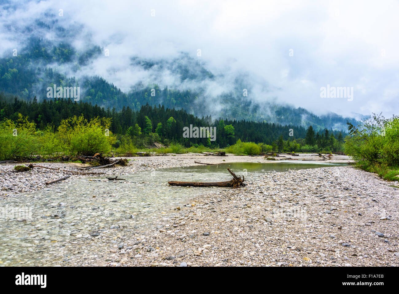 Aussicht in der Nähe der Isar River, Deutschland und Österreich (Grenzgebiet) Stockfoto