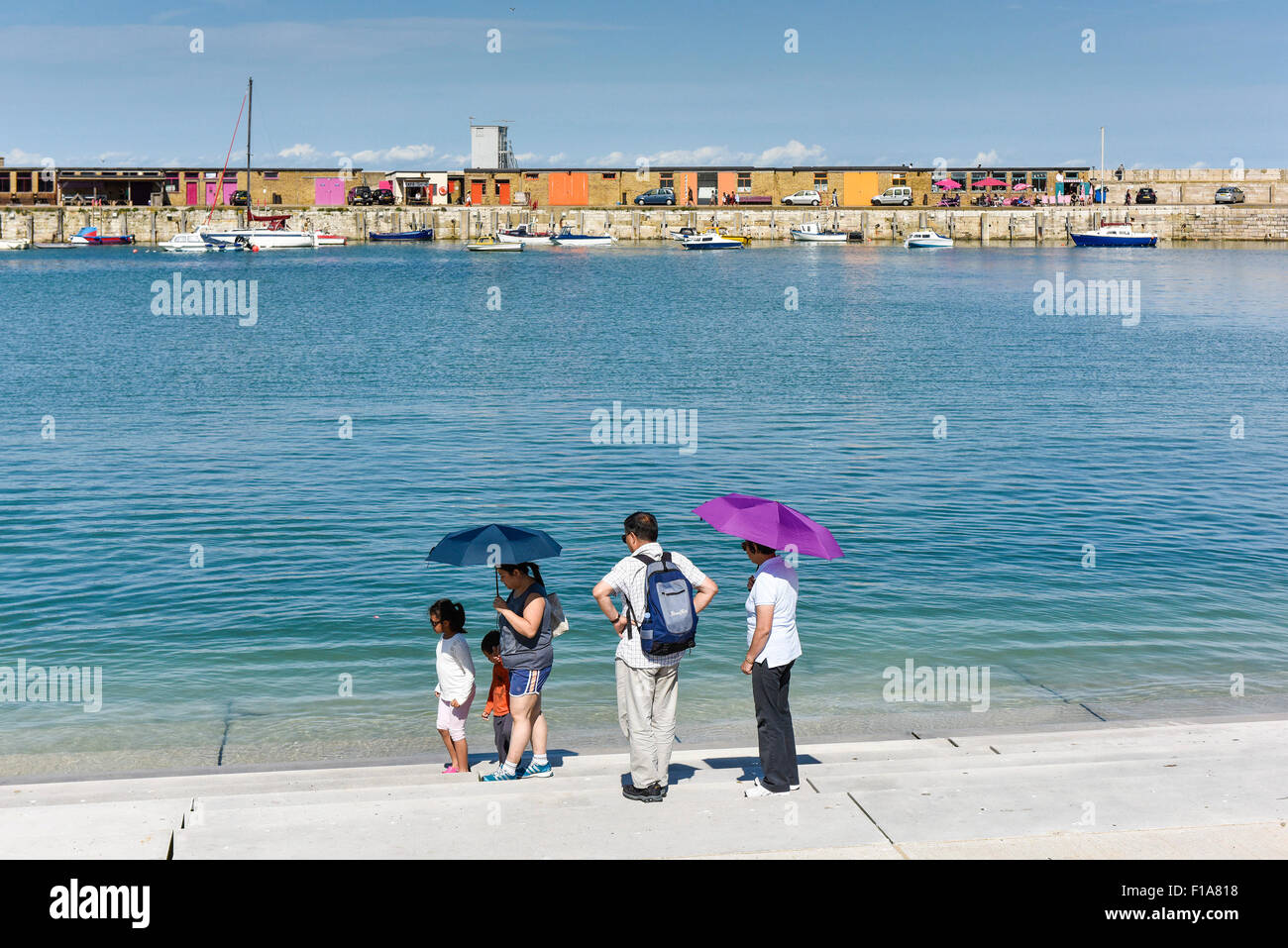 Eine Familie, die ihren Urlaub am Meer in Margate in Kent verbracht hat. Stockfoto