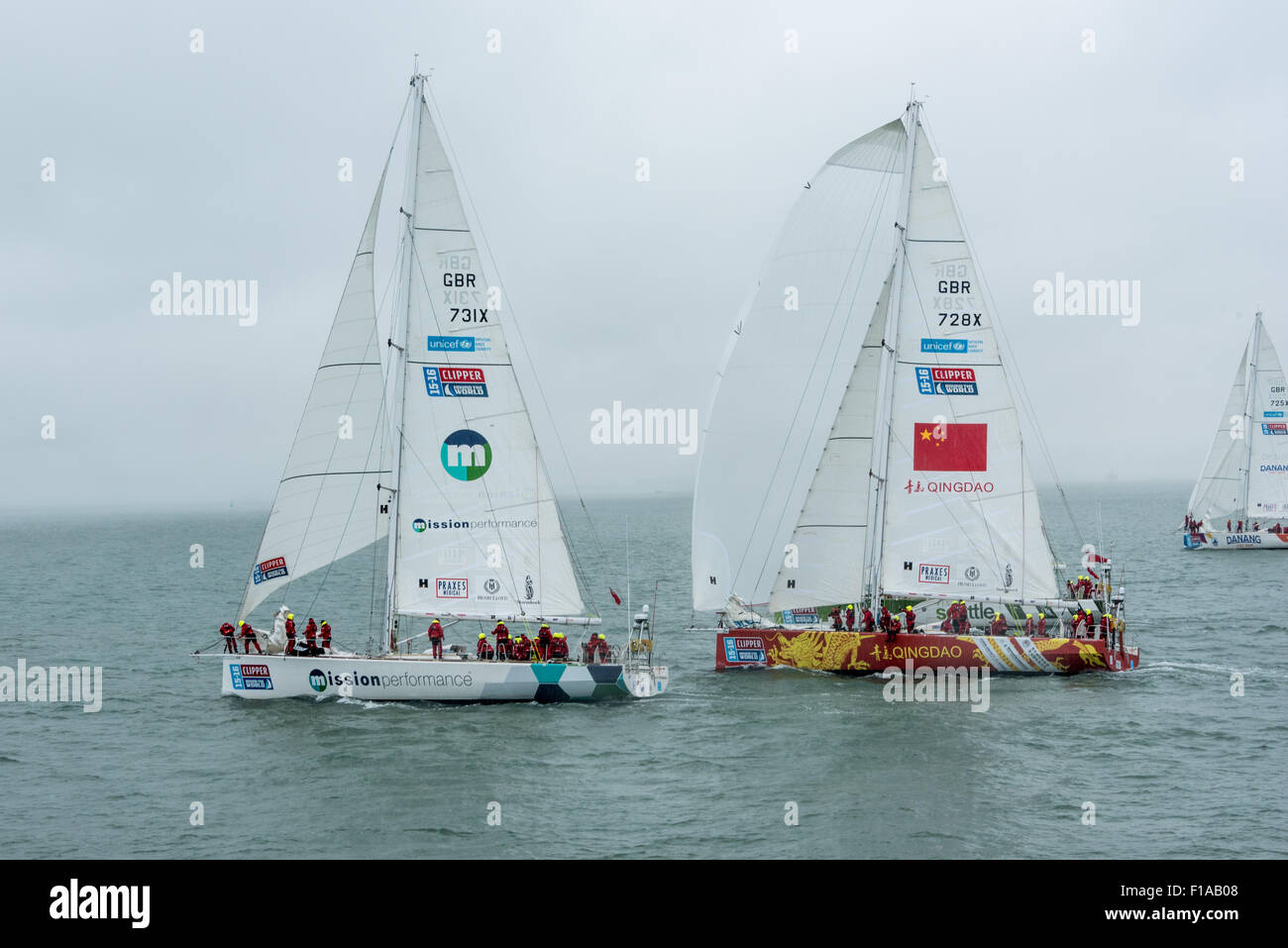 Southend, UK. 31. August 2015. 31. August 2015, Southend, England.  Yachten, die Teilnahme an der Clipper Round the World Race starten die erste Etappe ihrer 40.000 Meile 11 Monat Rennen.   Das Rennen ist zugunsten der Kinder Charity UNICEF. Zwölf Yachten konkurrieren, jeweils mit einer Besatzung von 22 – nur der Skipper ist professionell und den Rest Amateuren, von denen viele werden zum ersten Mal Kredit Segeln: Terence Mendoza/Alamy Live News Stockfoto