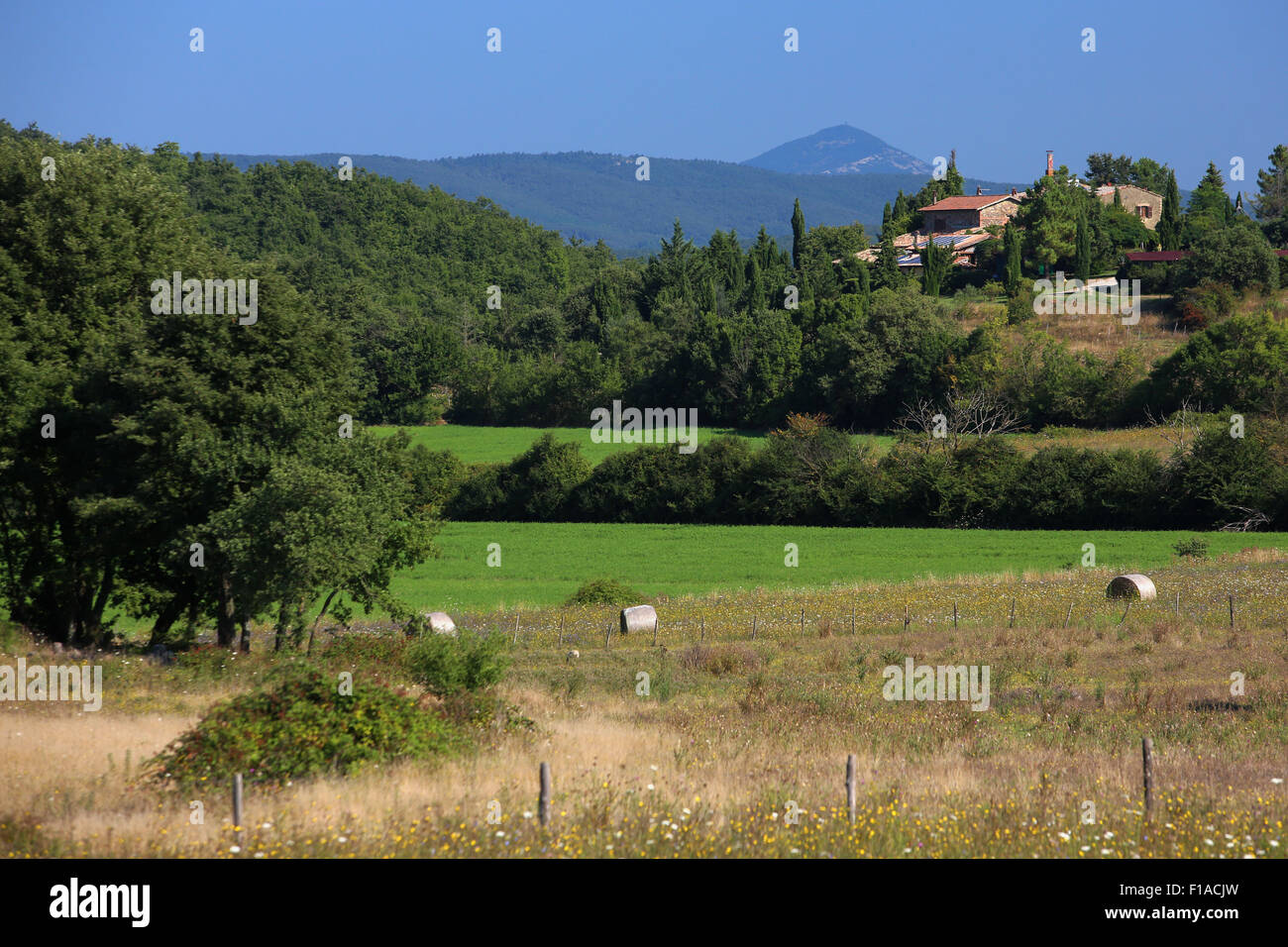 Torre Alfina, Italien, mit Blick auf die Villa Pomantello Stockfoto