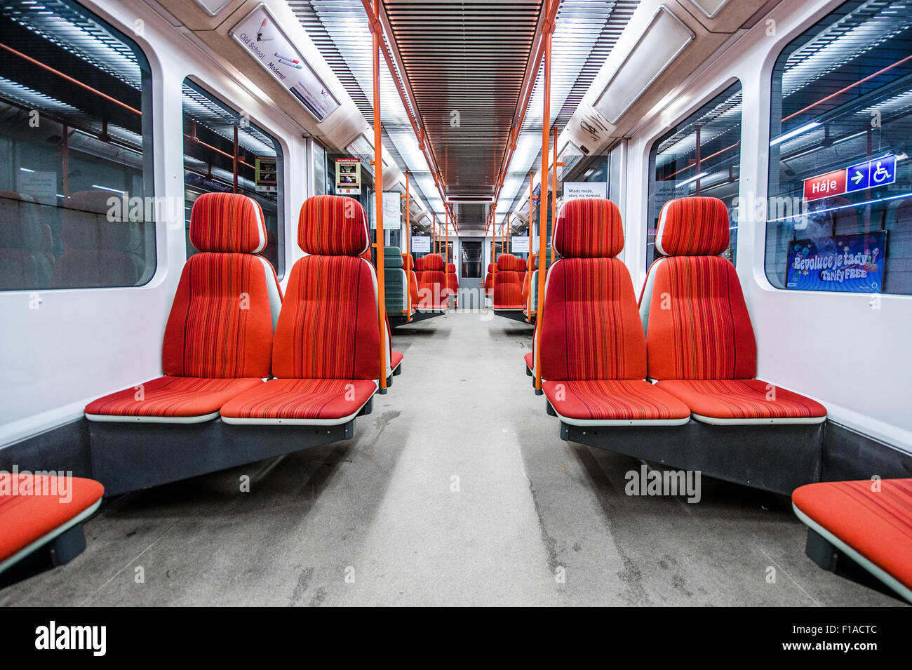 Eine leere u-Bahn-Wagen in Prag. Stockfoto