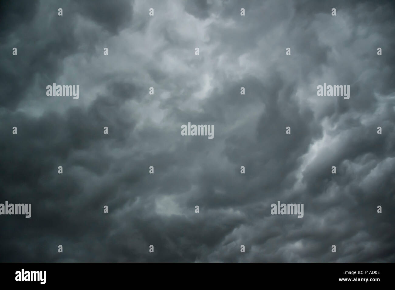 Dunkle Gewitterwolken Stockfoto
