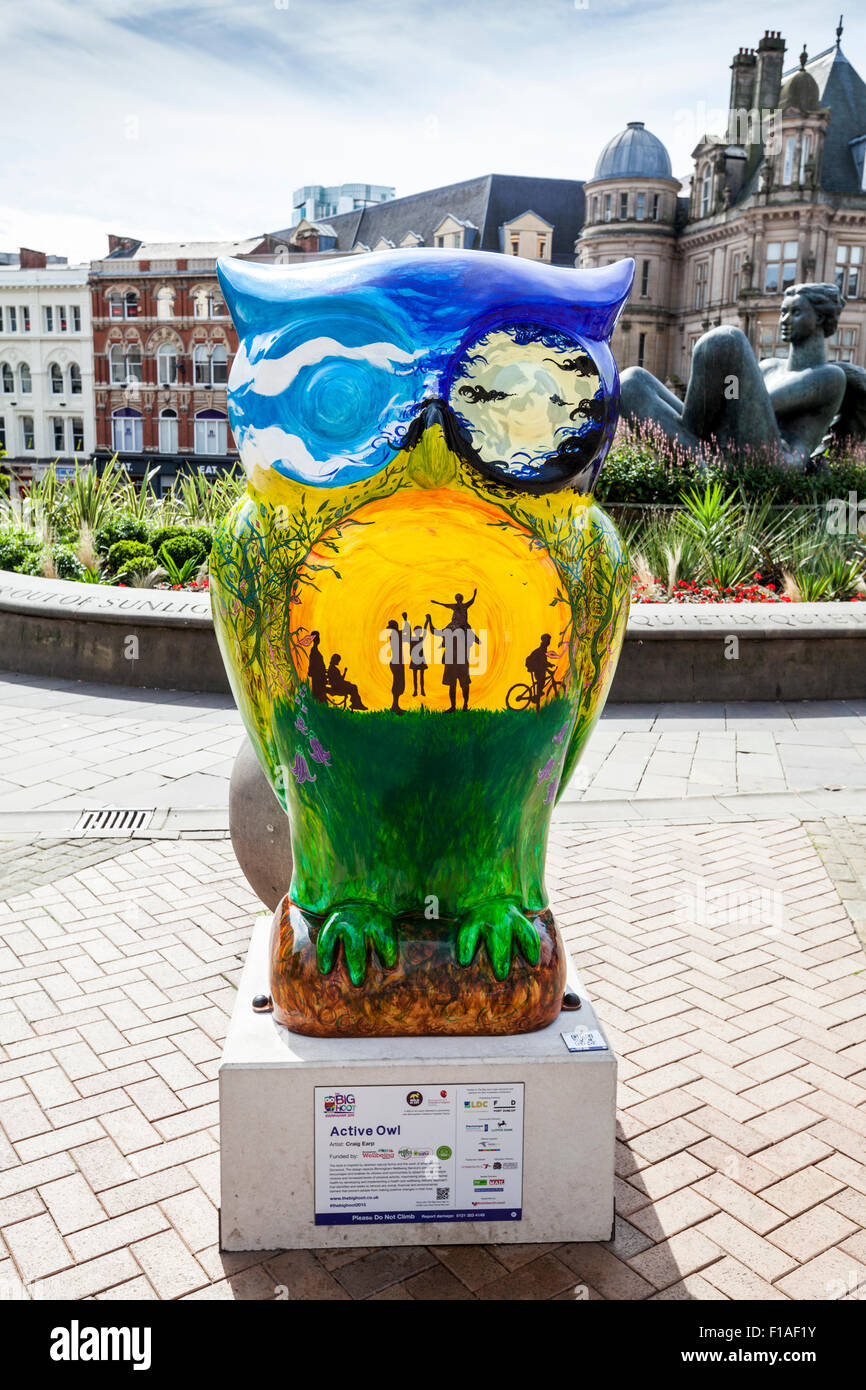 Die Skulptur der 'Active Owl' Eule auf dem Victoria Square, Teil des Big Hoot Birmingham 2015, England Stockfoto
