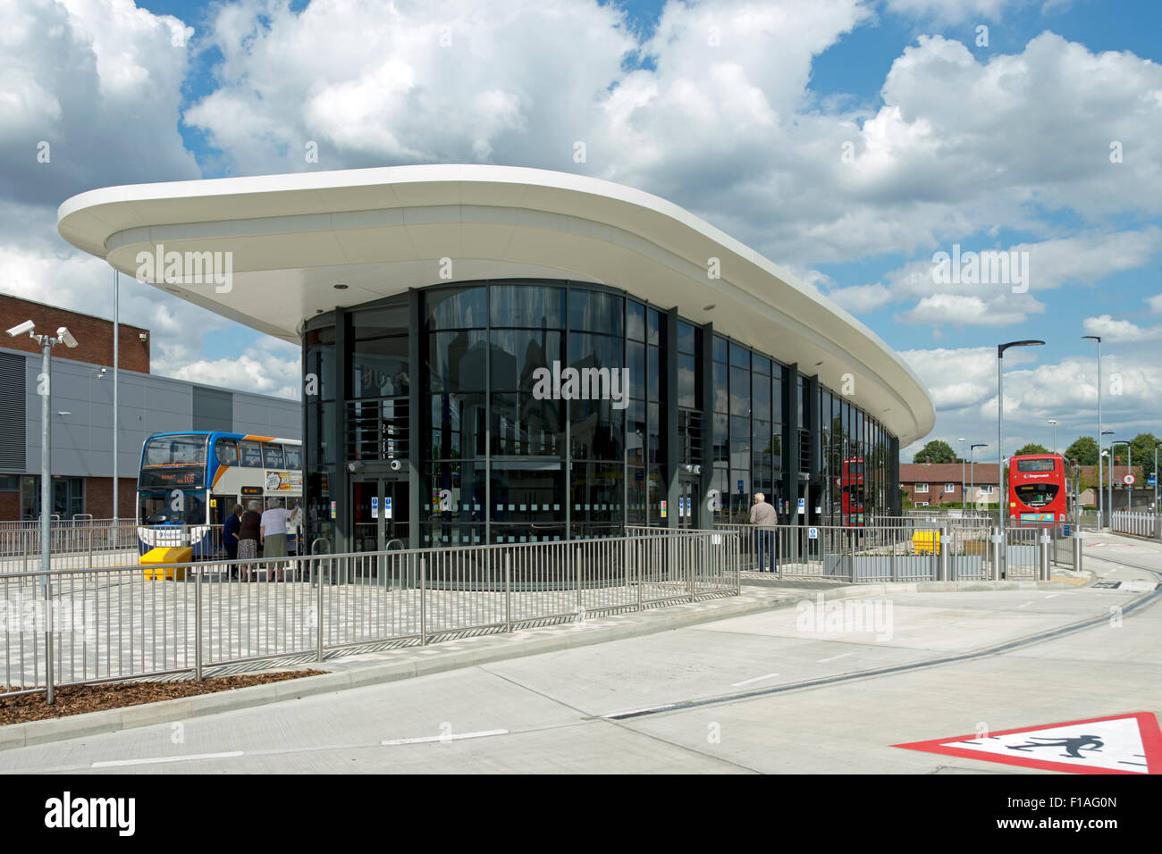 Wythenshawe Transport Interchange Gebäude, Wythenshawe, Manchester, England, UK. Stockfoto