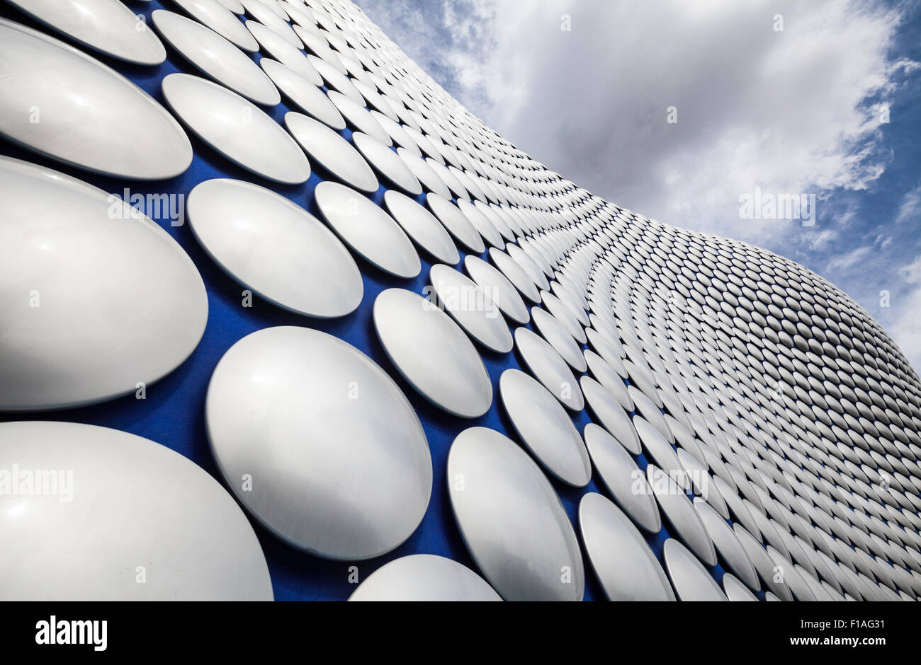 Die Aluminium-Scheibenverkleidung des Kaufhausgebäudes des Selfridge in Birmingham, England Stockfoto