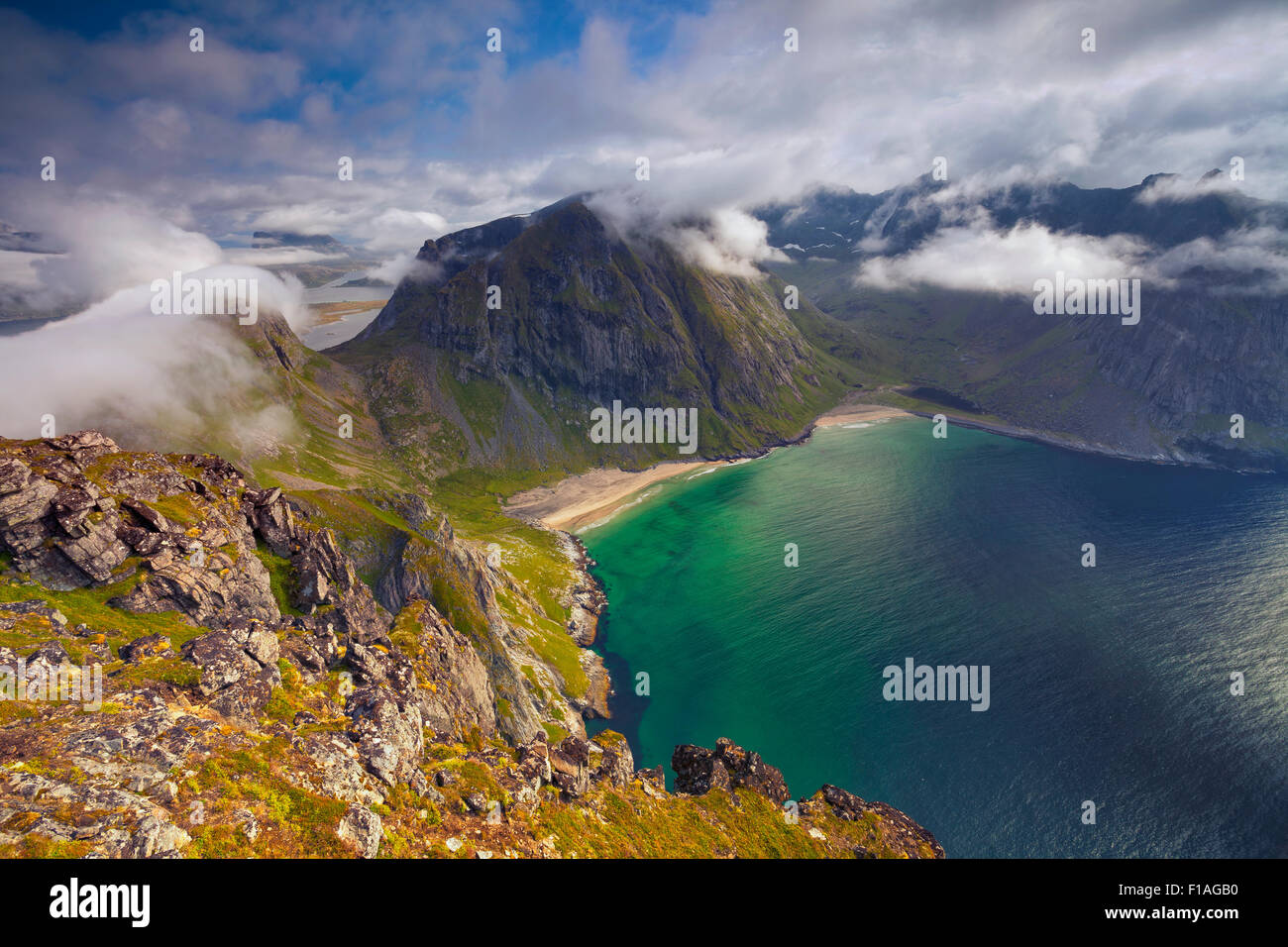 Bild von Kvalvika Strand von Mt. Ryten, gelegen auf den Lofoten Inseln genommen. Stockfoto