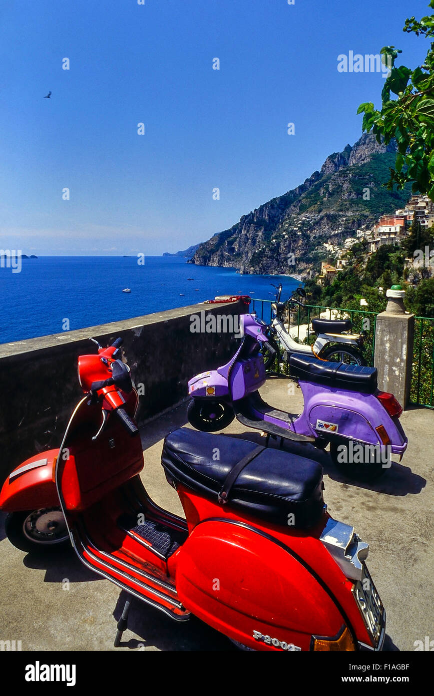 Geparkten Motorroller an der Amalfi Küste. Italien. Europa Stockfoto