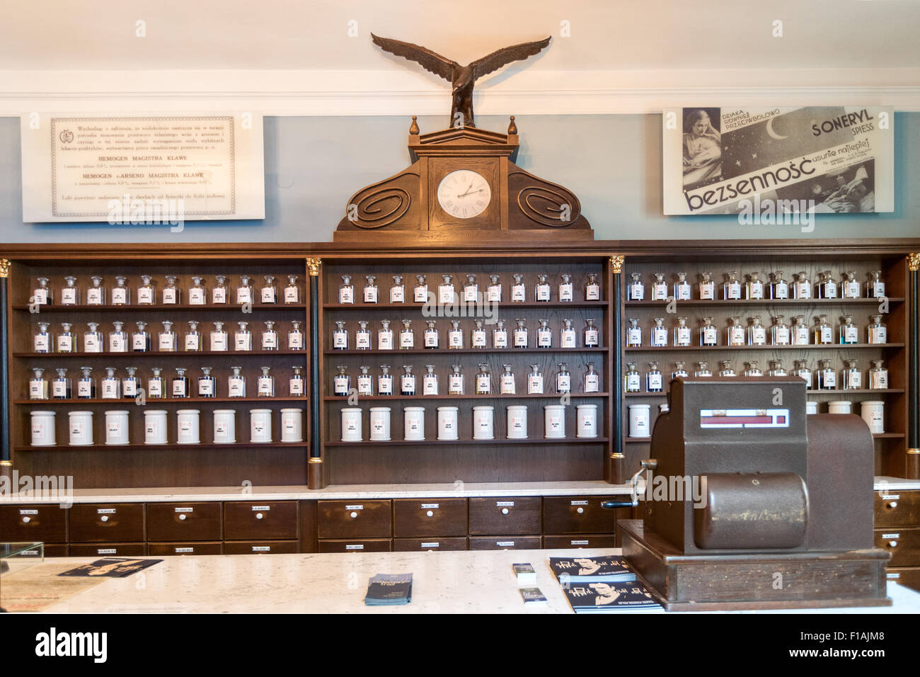 Historisch, Apotheke unter dem Adler, Apteka pod Orlem, Krakau, Polen Stockfoto