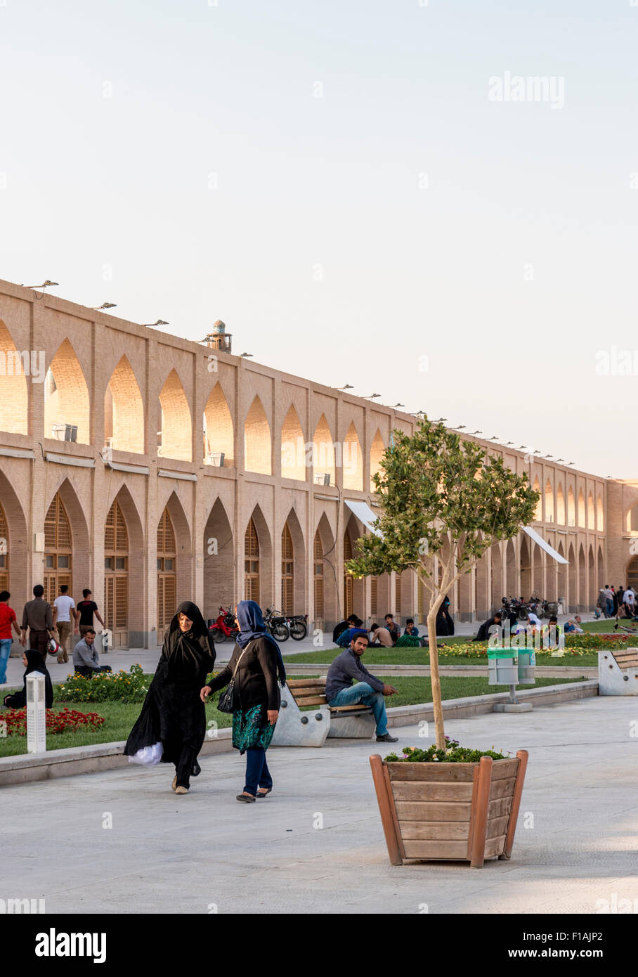 Frau geht in die Moschee in der Stadt Isfahan, Iran Stockfoto