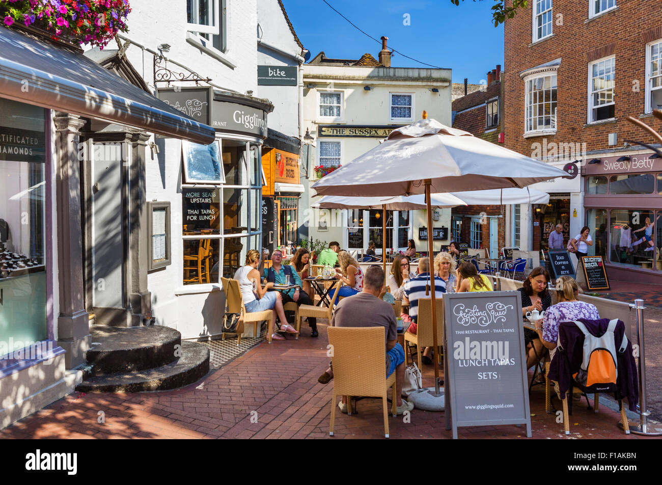 Brighton, East Sussex. Restaurants und Geschäfte an der Market Street in The Lanes Gegend von Brighton, East Sussex England, UK Stockfoto