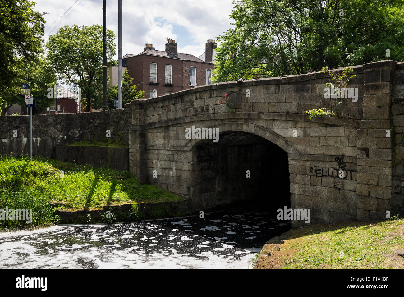 Straßenbrücke über den Canale Grande, Dublin zu montieren. Schauplatz erbitterter Kämpfe während der Osteraufstand von 1916. Irland. Stockfoto