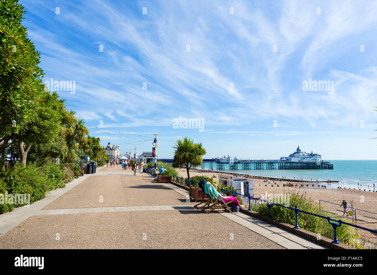 Die Strandpromenade und Mole in Eastbourne, East Sussex England, GB Stockfoto