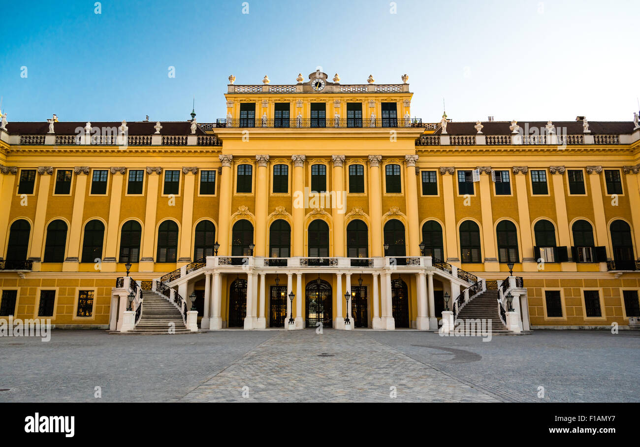 Schloss Schönbrunn, Wien, Österreich an einem Sommerabend Stockfoto