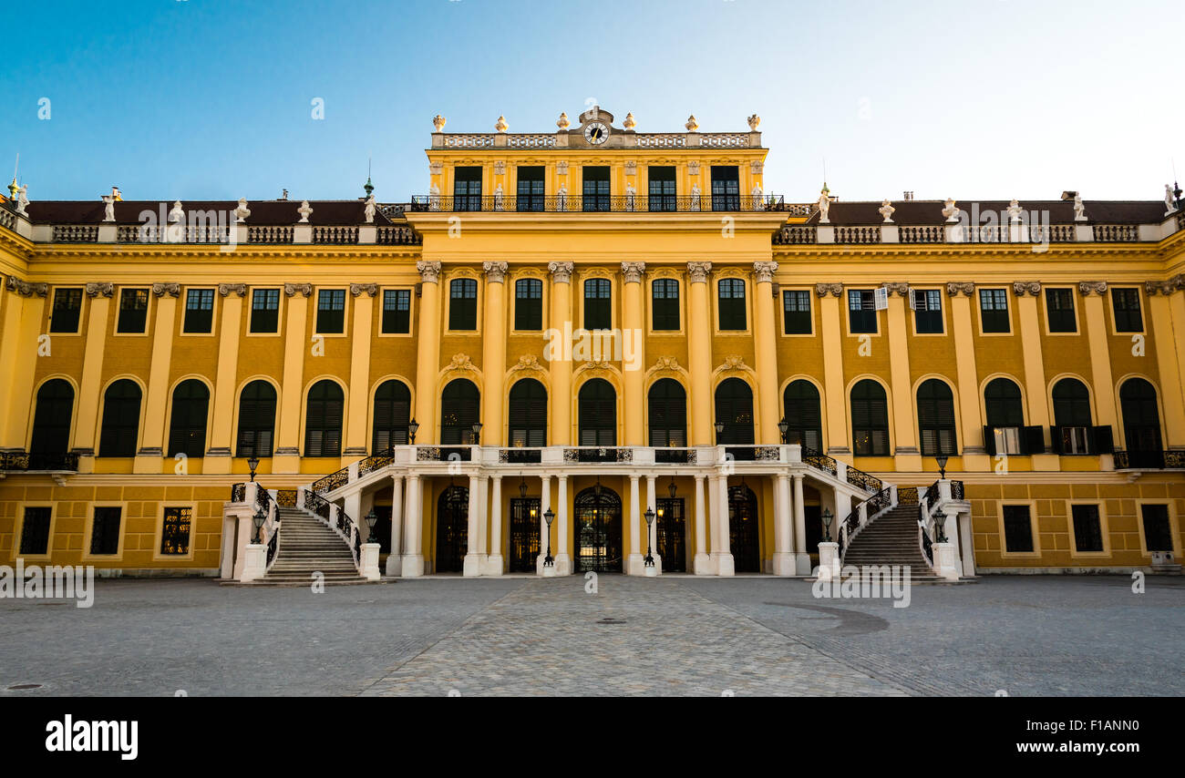 Schloss Schönbrunn, Wien, Österreich an einem Sommerabend Stockfoto