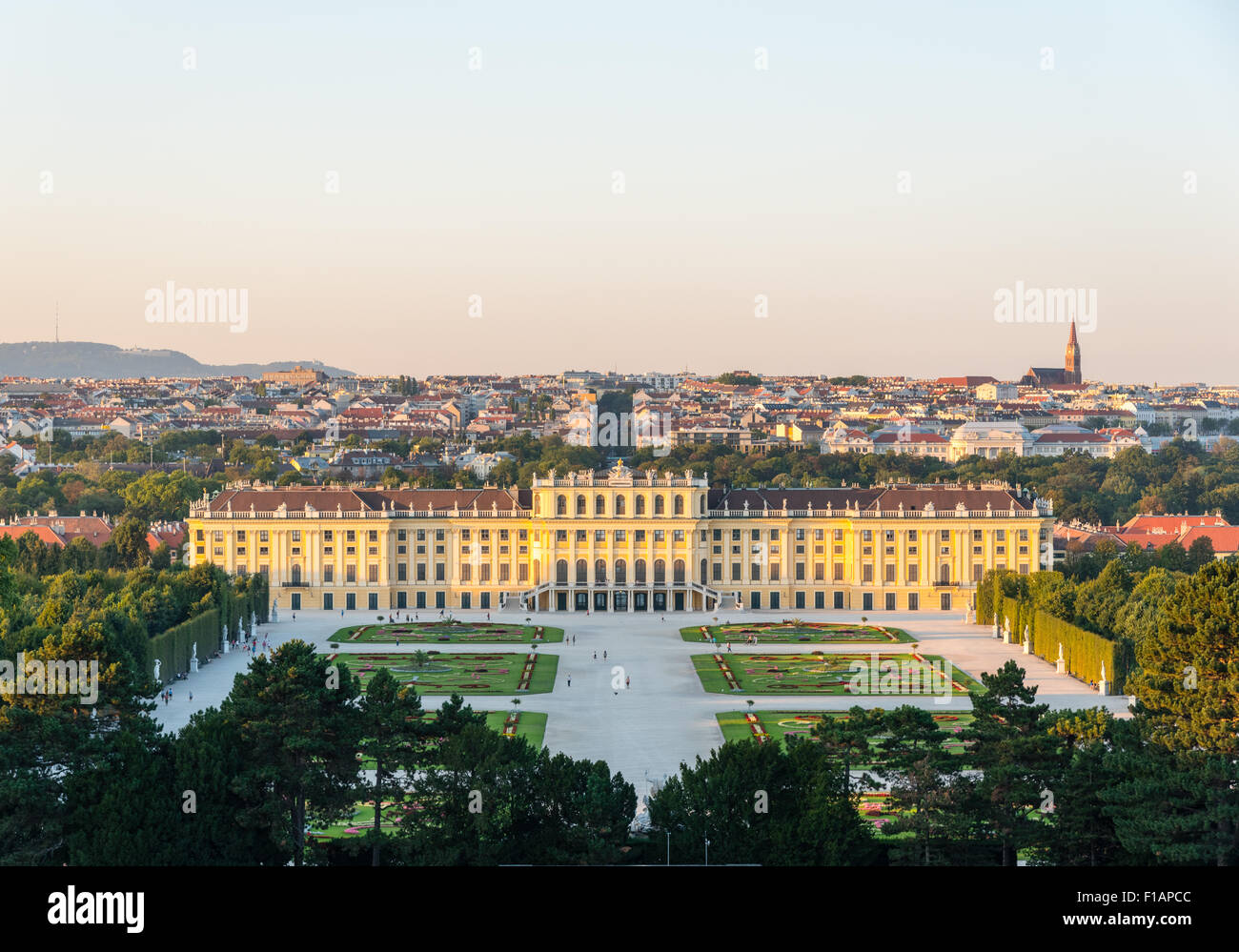 Schloss Schönbrunn, Wien, Österreich an einem Sommerabend Stockfoto