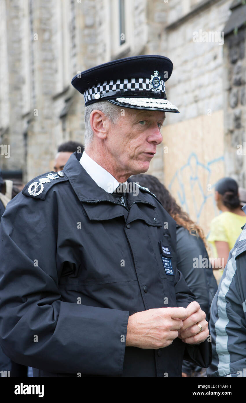 Notting Hill, UK. 31. August 2015. Polizei-Kommissar Sir Bernard Hogan-Howe besucht den Notting Hill Carnival. Bildnachweis: Keith Larby/Alamy Live-Nachrichten Stockfoto