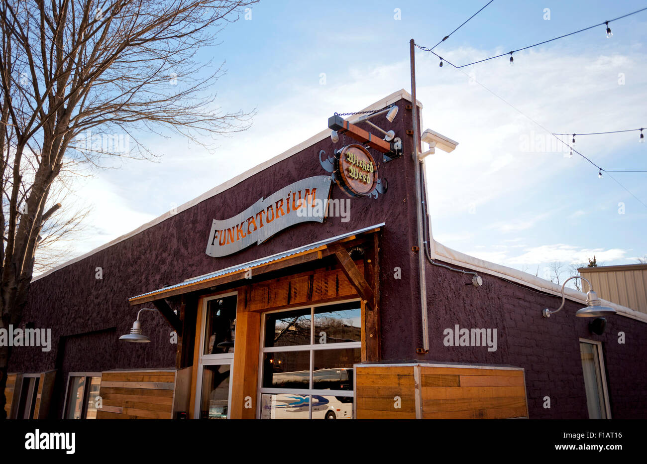Böse Unkraut-Brauerei und Restaurant in Asheville, North Carolina Stockfoto