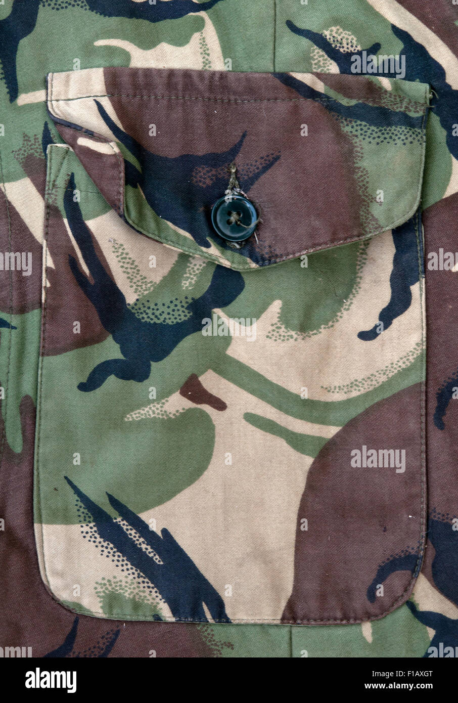 Military-Jacke mit Tasche hautnah Stockfoto