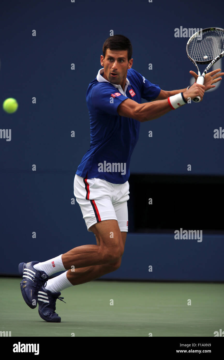 New York, USA. 31. August 2015. Nummer eins Samen Novak Djokovic in ersten Runde Aktion gegen Joao Souza aus Brasilien am Montag, 31. August, bei den US Open in Flushing Meadows, New York. Bildnachweis: Adam Stoltman/Alamy Live-Nachrichten Stockfoto