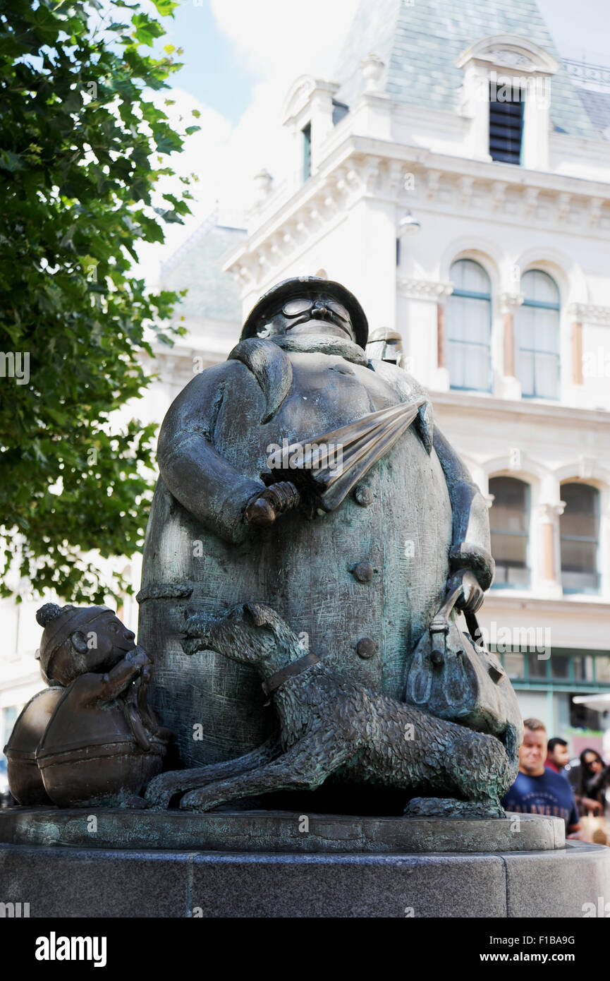 Ipswich, Suffolk UK - The Giles Circus Skulptur Ronald 'Carl' Giles arbeitete als Cartoonist für Express Group Newspapers Stockfoto