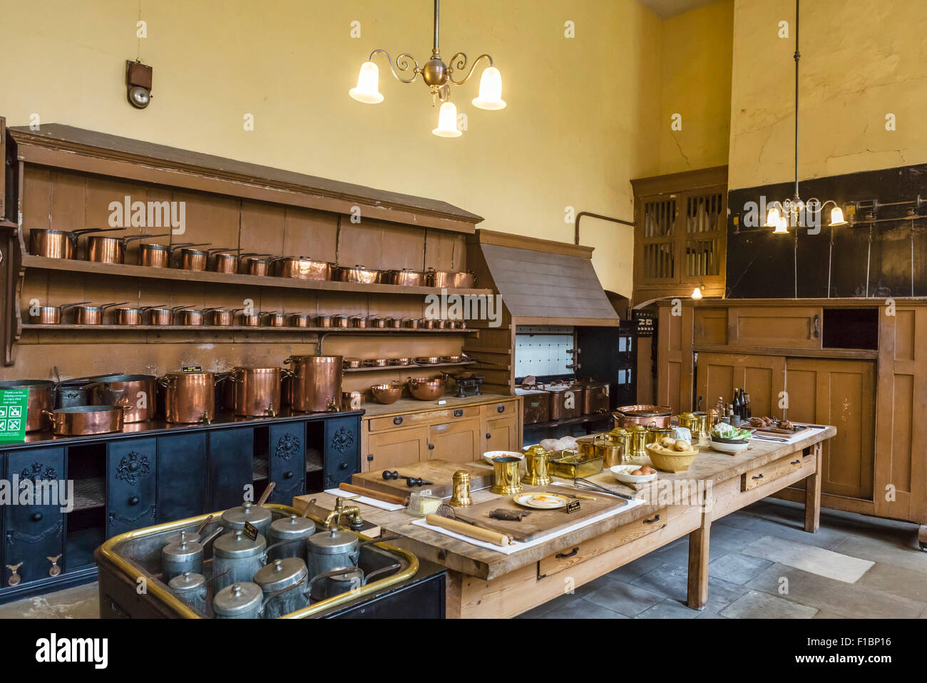 Die historischen Küchen in Petworth House, West Sussex, England, UK Stockfoto