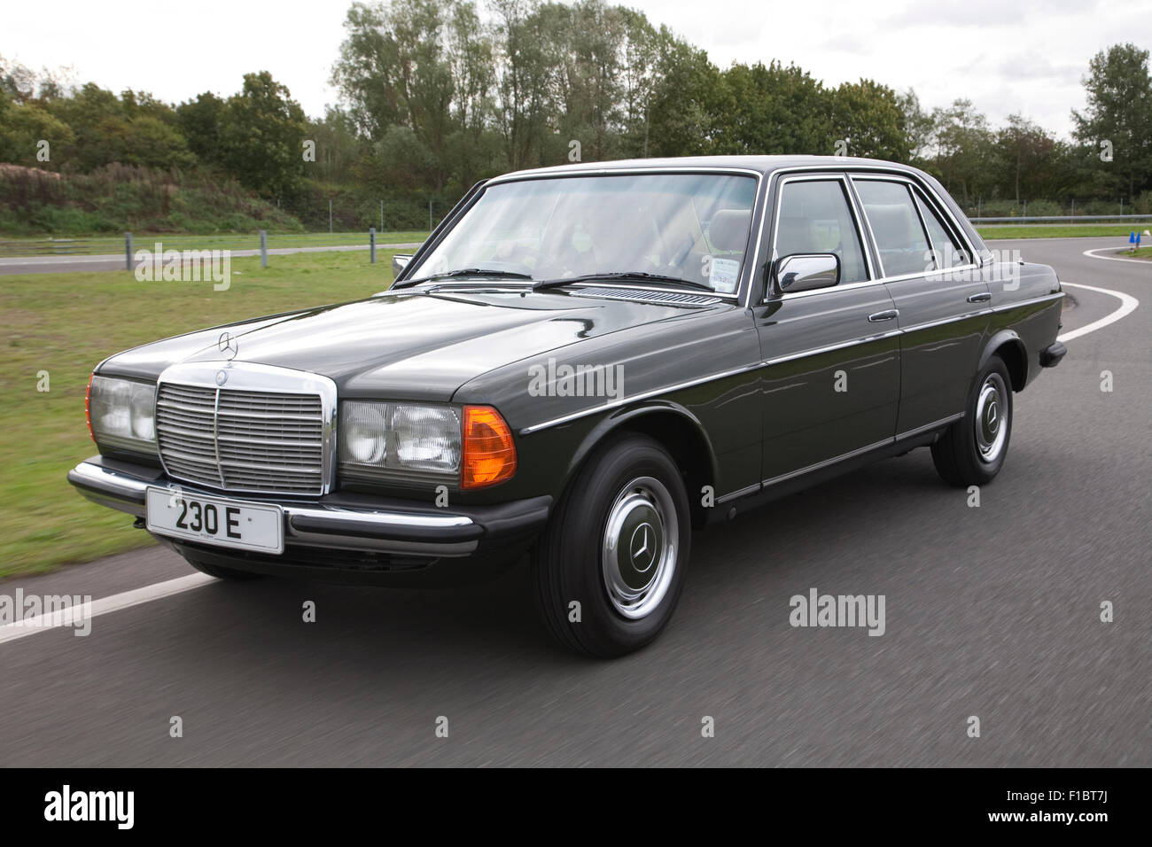 Klassische Mercedes-Benz W123 1970 Limousine. Stockfoto