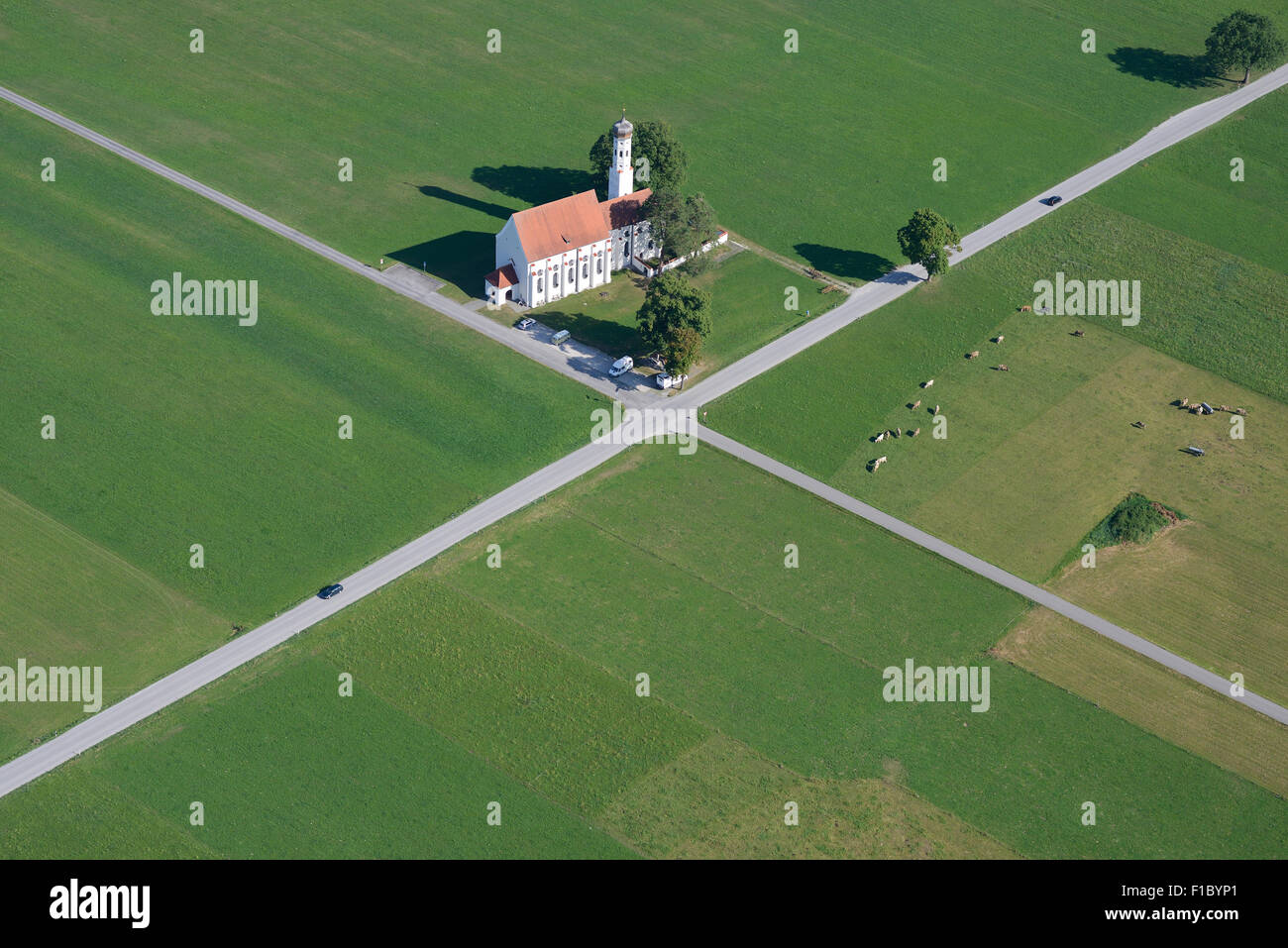 LUFTAUFNAHME. St. Coloman Kirche. Schwangau, Füssen, Bayern, Deutschland. Stockfoto
