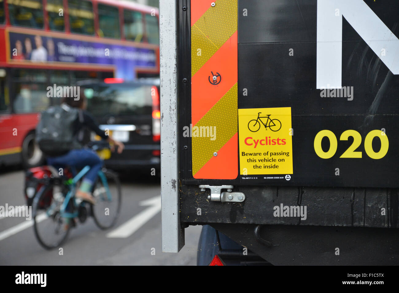 London, UK. 1. September 2015. LKW Lastkraftwagen im Zentrum von London. mit Seitenschutz ausgestattet sein, um zu verhindern, dass Radfahrer getötet Stockfoto