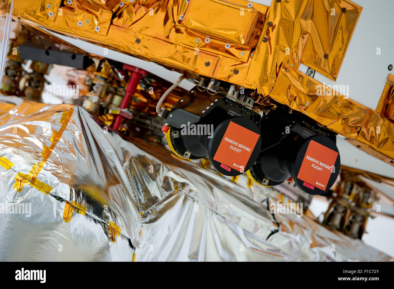 Der Satellit "LISA Pathfinder" steht in einem Raum der "Industrie Anlagen Operating Company" (IABG) in Ottobrunn, Deutschland, 1. September 2015. Der Satellit sein Raum im November 2015 wird zu Gravitationswellen. Foto: SVEN HOPPE/dpa Stockfoto