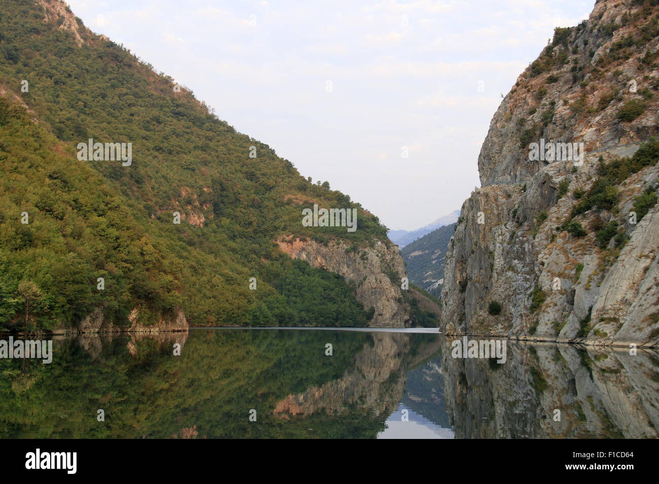 Komani-Fierza Passagierfähre, See Komani, Drini Tal, Tropoja, Albanien, Balkan, Europa Stockfoto